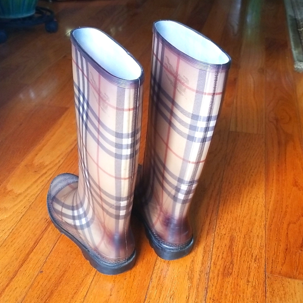 BURBERRY RAIN BOOTS 🌧 - Picture 4 of 9